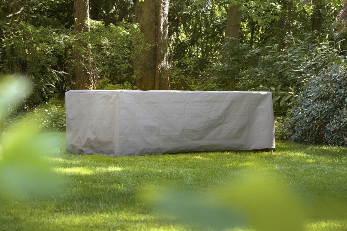 Beschermhoes Winza Tuinset grijs, sfeerbeeld tussen groen in de tuin