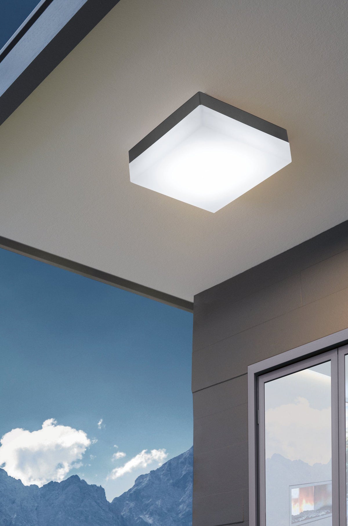 EGLO Sonella gemonteerd aan een plafond, verlicht, met een raam op de achtergrond