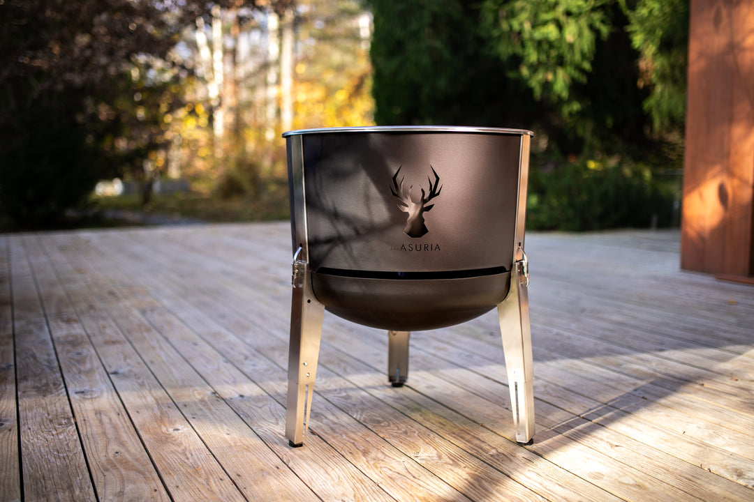 Alpha 600 Black rookloze vuurkorf – zijaanzicht op terras