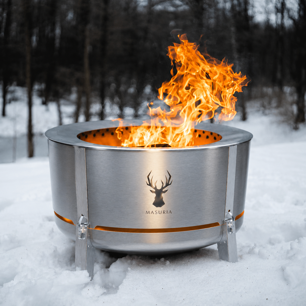 Alpha 800 Silver rookloze vuurkorf brandend in de sneeuw – gebruik in de winter