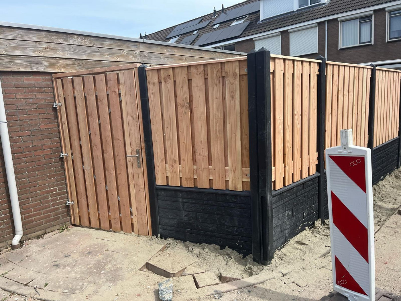 Douglasschuttingmetdubbeleonderplaatsteenmotief_aa3a7d45