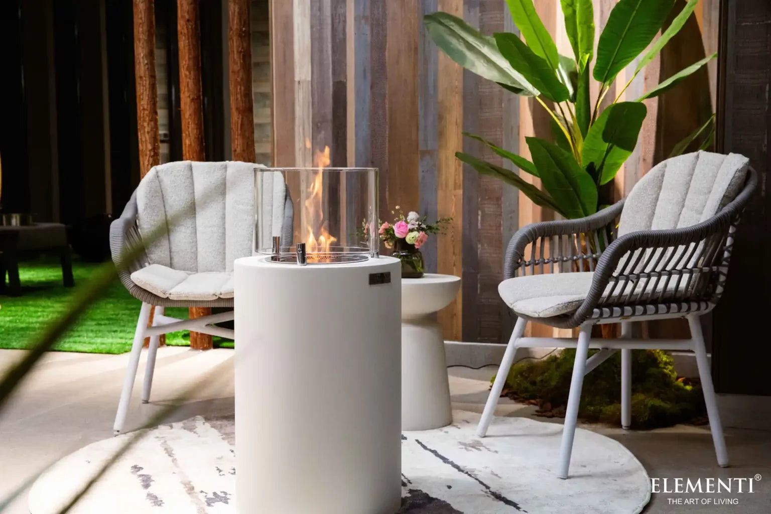 Elementi Boston ethanol vuurkolom crème wit terras overdag lifestyle