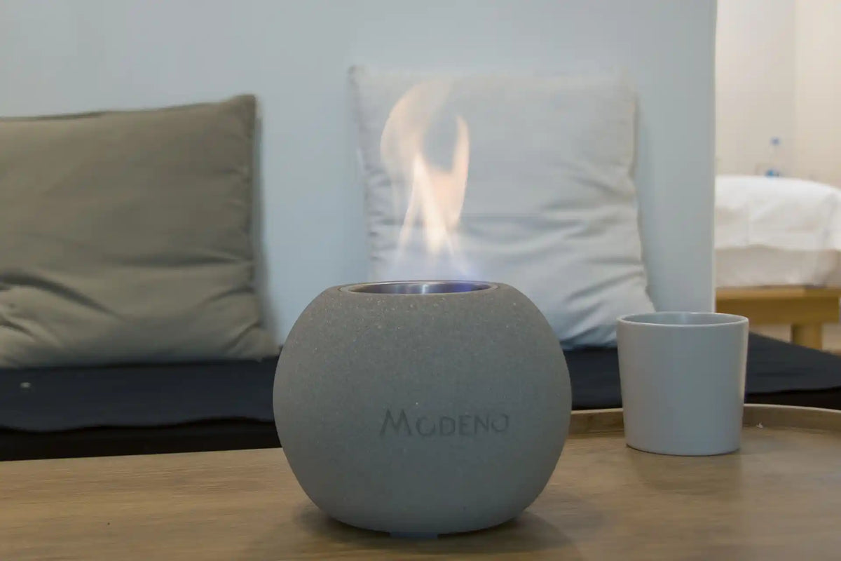Modeno Paffu ethanol tafelhaard lichtgrijs kussens sfeerbeeld