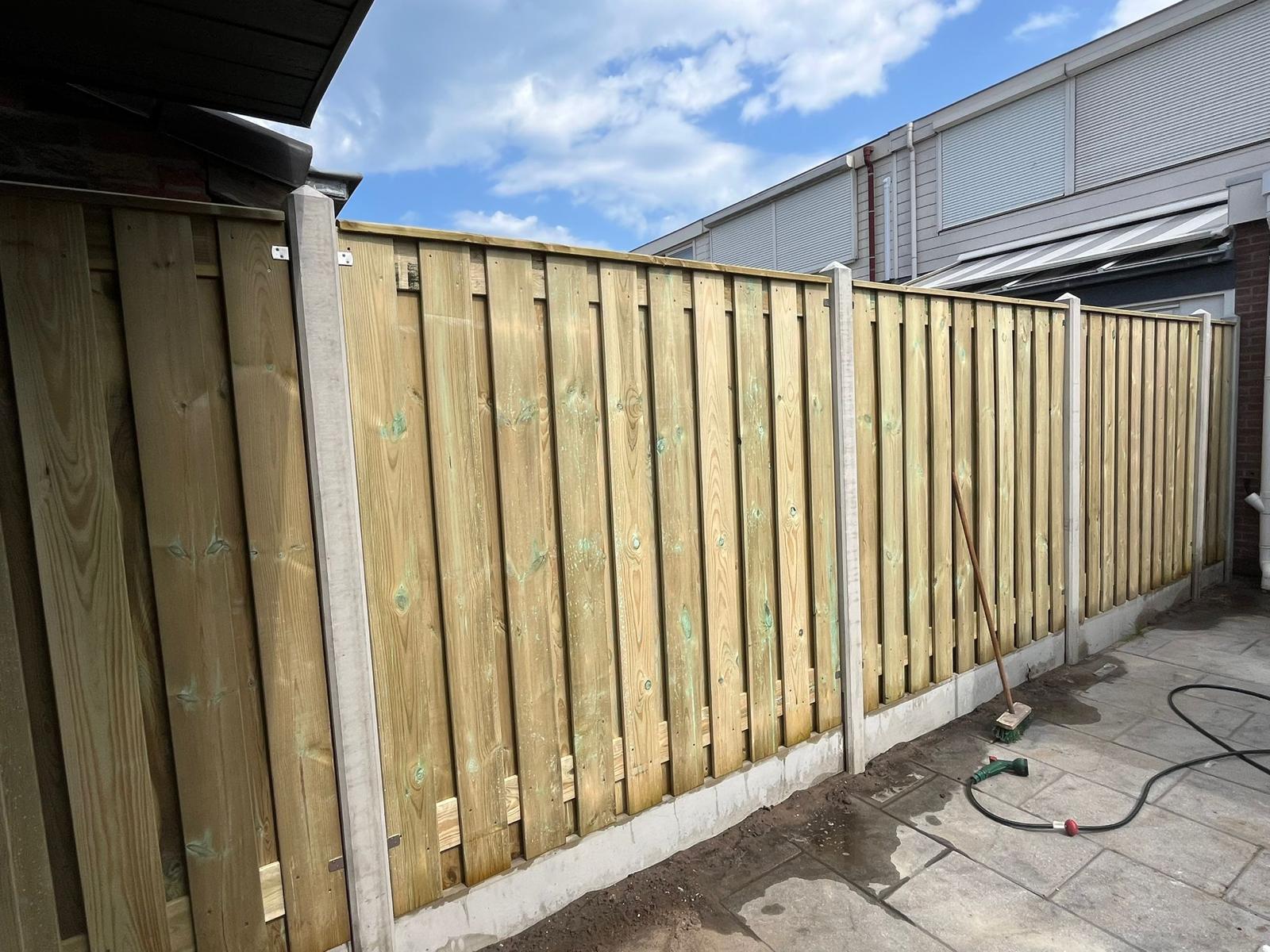 Complete Grenen Hout en Wit-grijs Beton Schutting pakket - START PAKKET