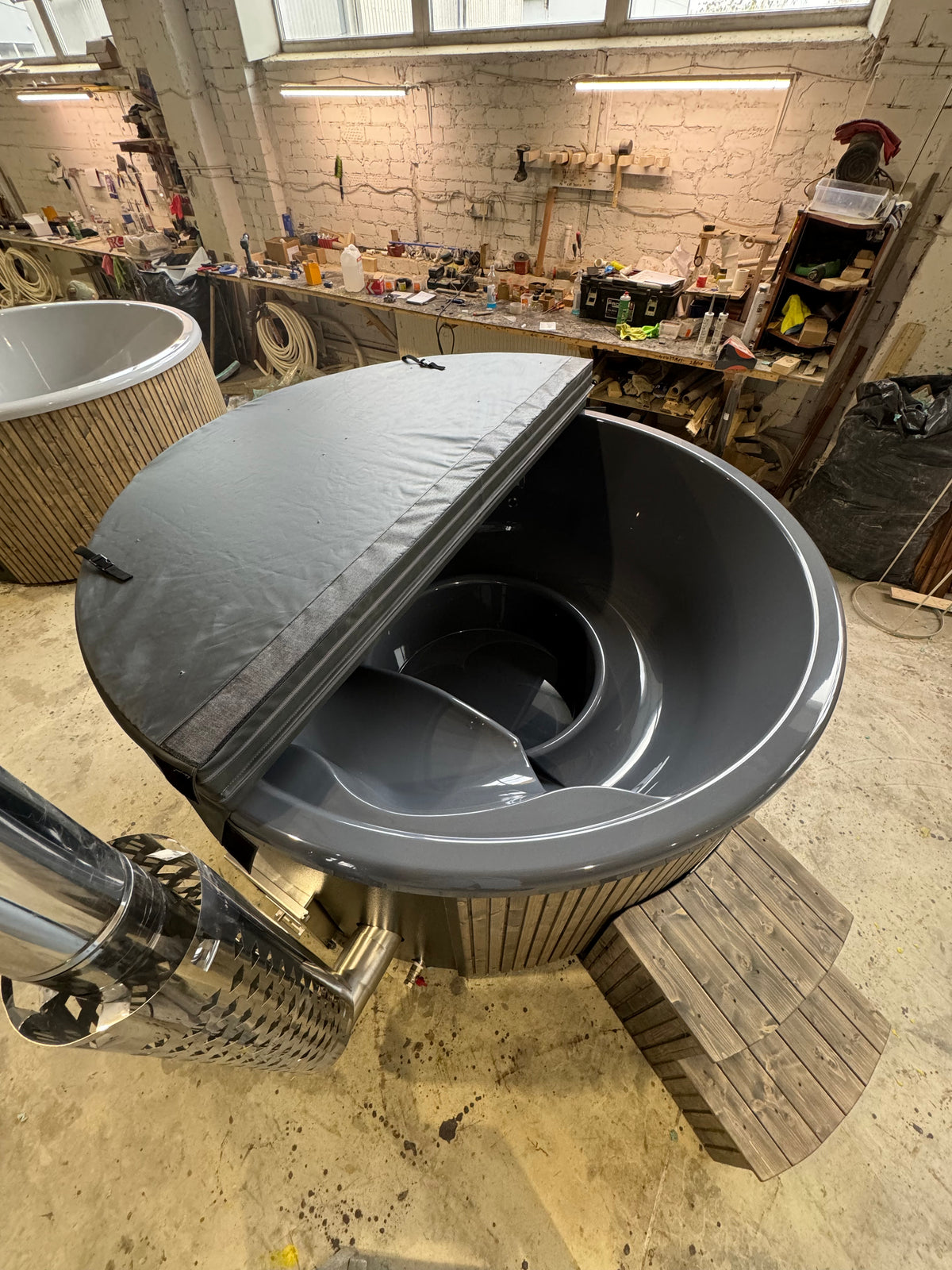 Houtgestookte Hot Tub met geïsoleerde deksel en opstaptrap