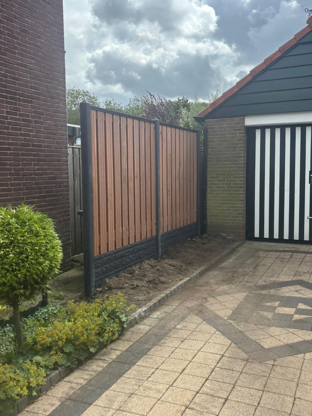 Hardhoutscherm_onderplaatsteenmotief