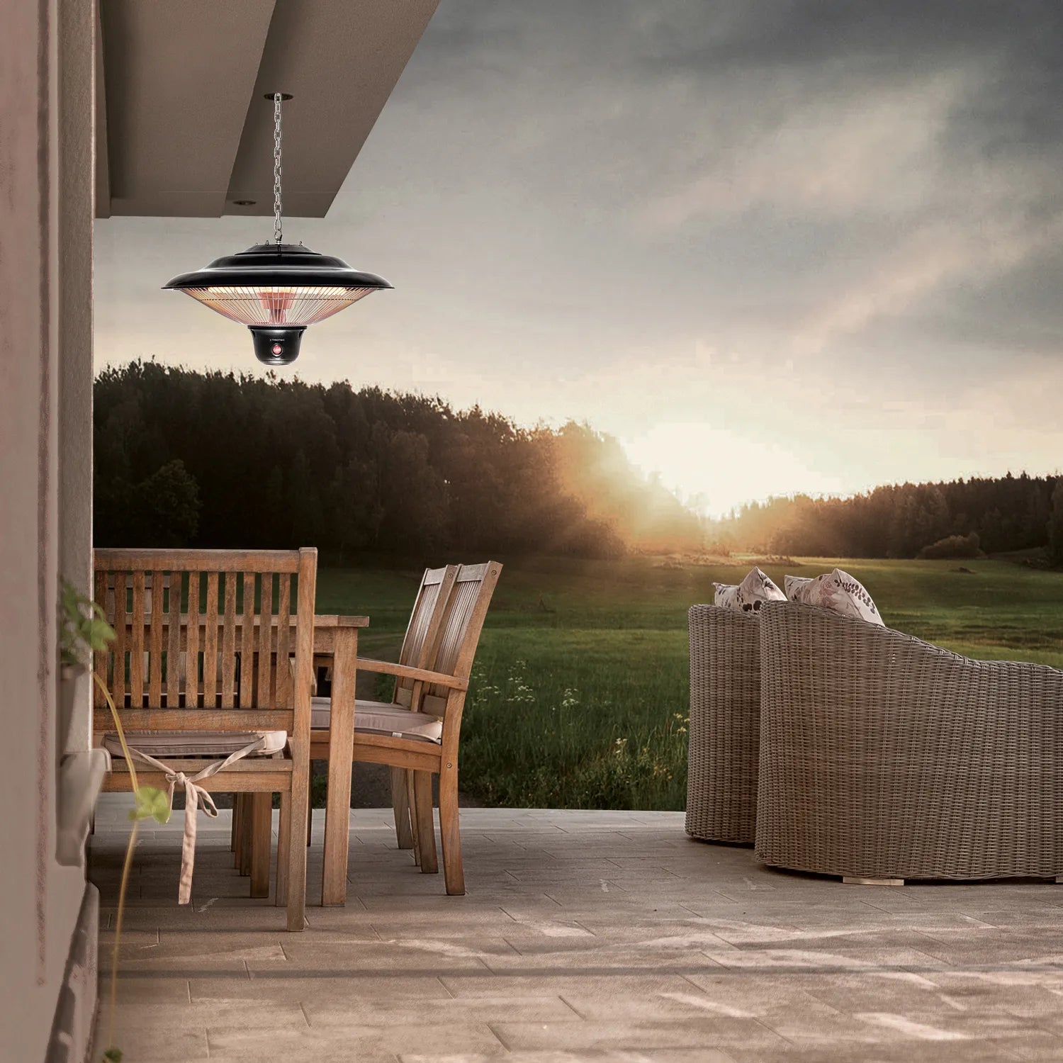 Trotec IR 1500 SC infrarood plafondstraler zwart terras overdag