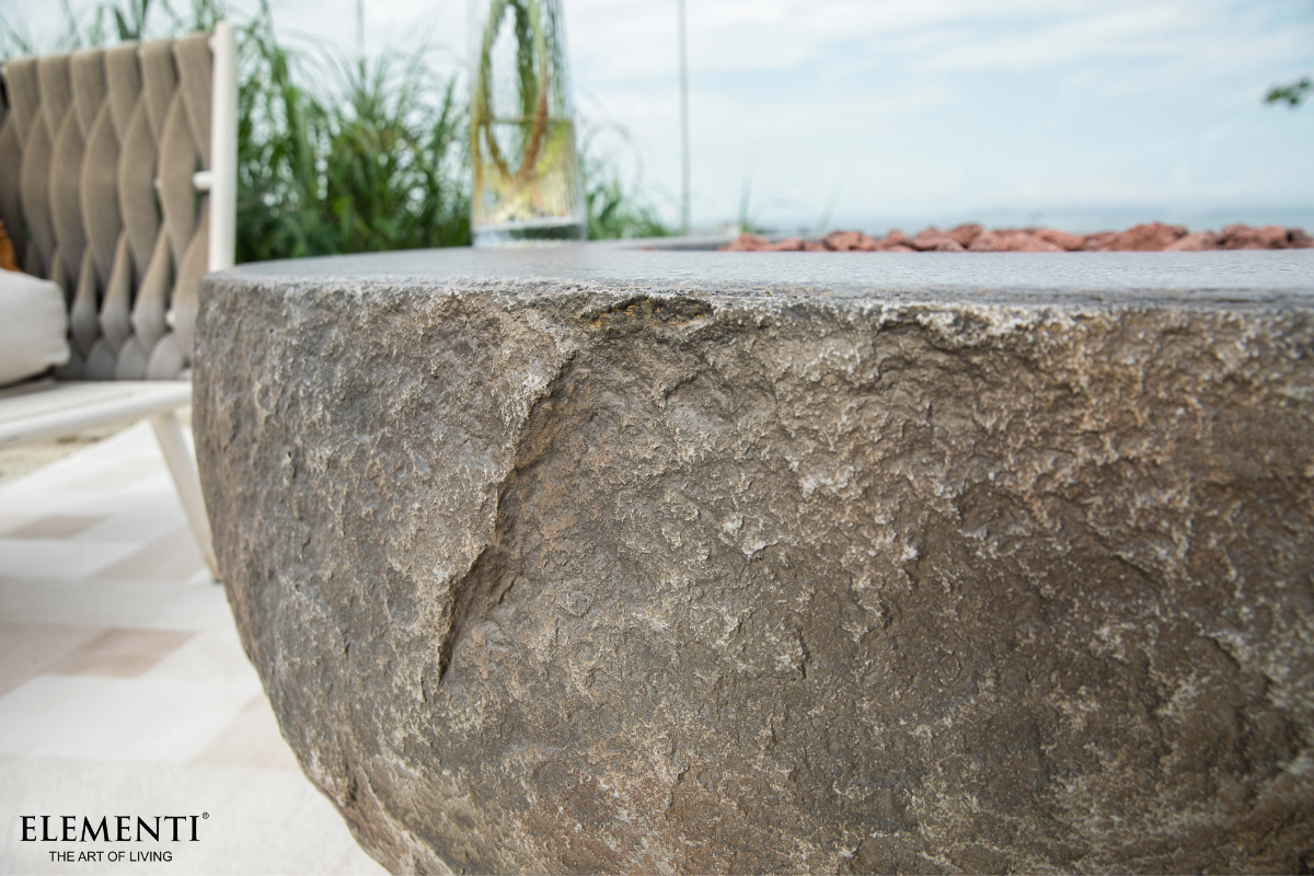 Elementi Boulder gasvuurschaal natuursteen terras overdag lifestyle