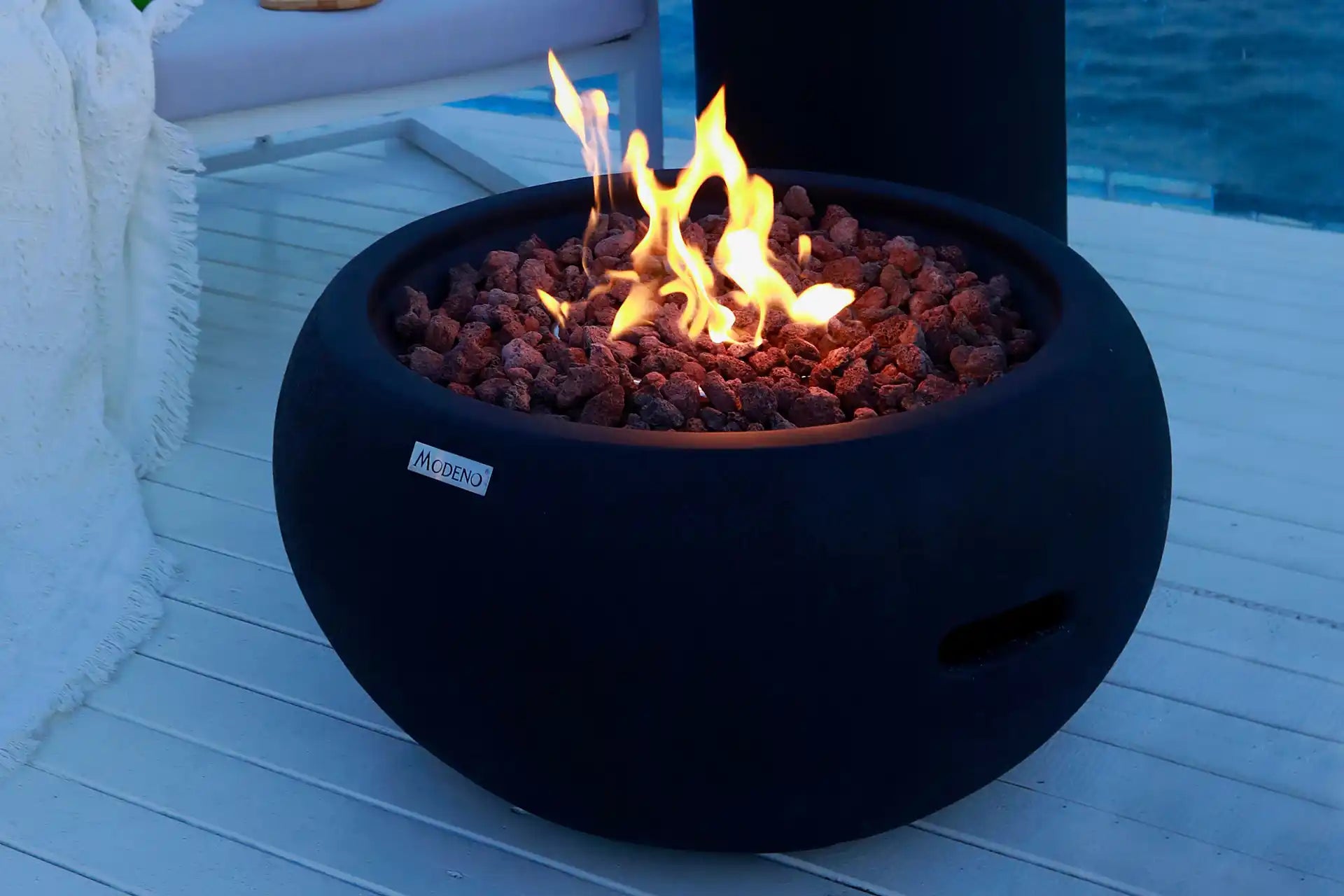 Modeno York gasvuurschaal zwart terras lifestyle 3