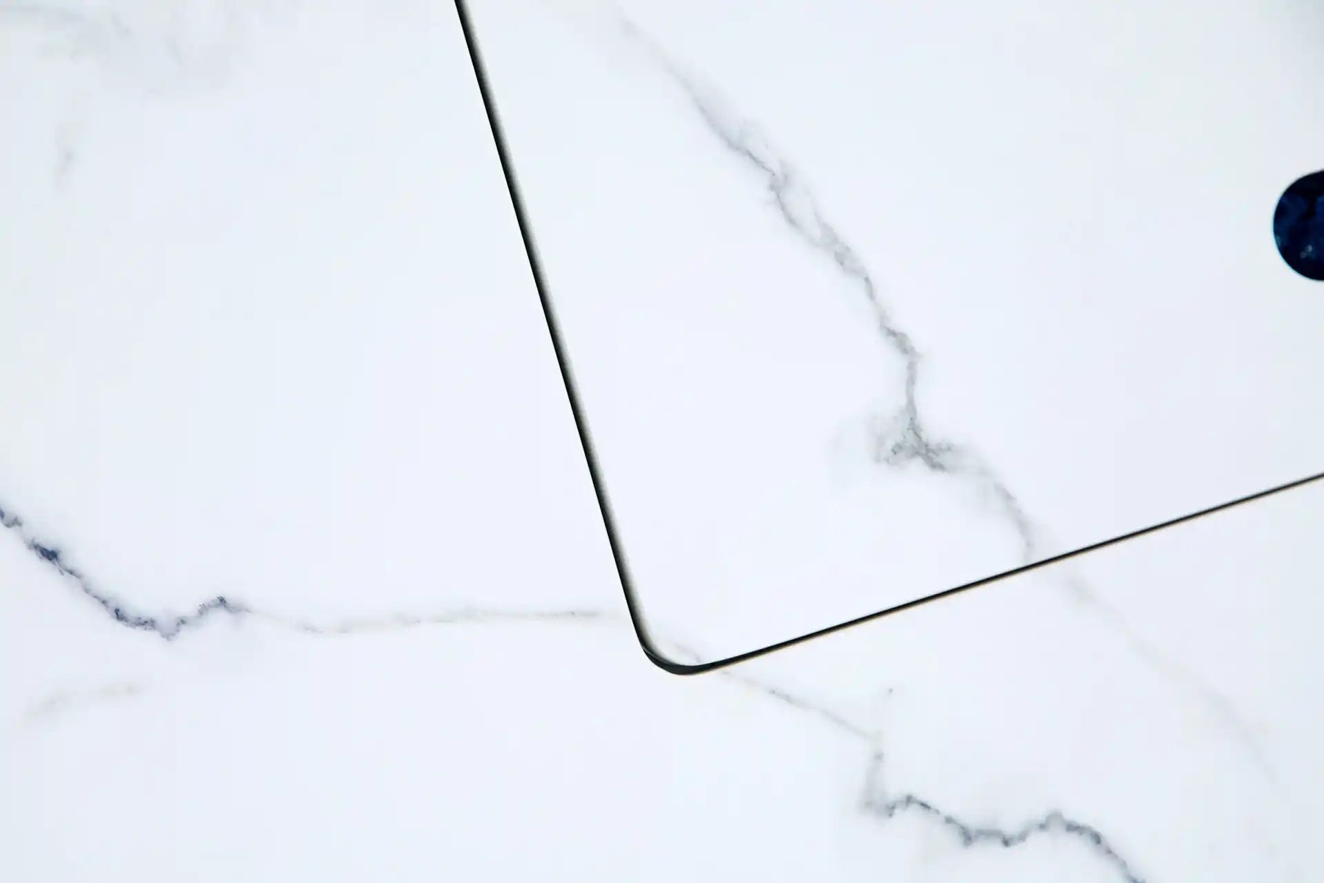 Elementi Bianco materiaaldetail marmerlook porselein bianco wit