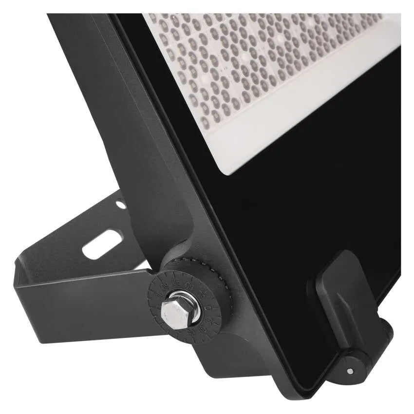 Close-up van de achterzijde en montagebeugel van de EMOS AVENO LED bouwlamp, met stelbout zichtbaar