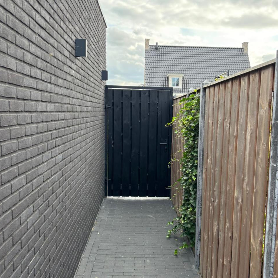 Zwarte poortdeur compleet | 195cm hoog