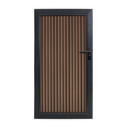 WPC tuindeur Rhombus Walnoot Verticaal met zwarte achtergrond en antraciet aluminium frame