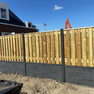 Complete Grenen Hout Beton Schutting met Dubbele Onderplaat Rotsmotief pakket
