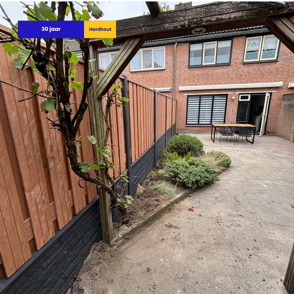 Complete Hardhout Beton Schutting met Dubbele Onderplaat Rotsmotief pakket