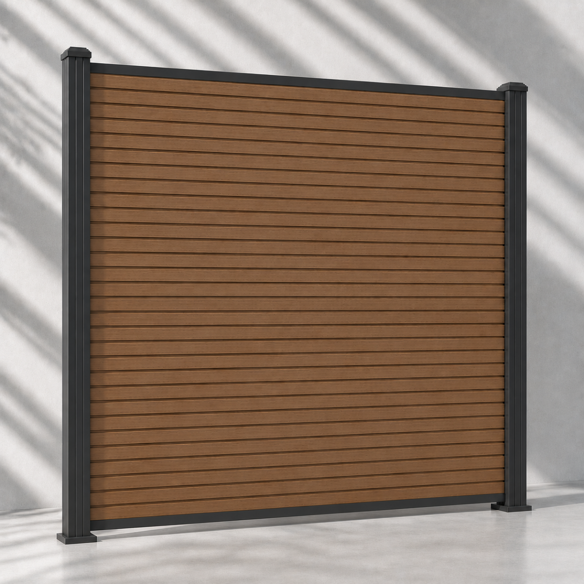 Composiet schutting Rhombus teak - hoekaanzicht met lichtinval